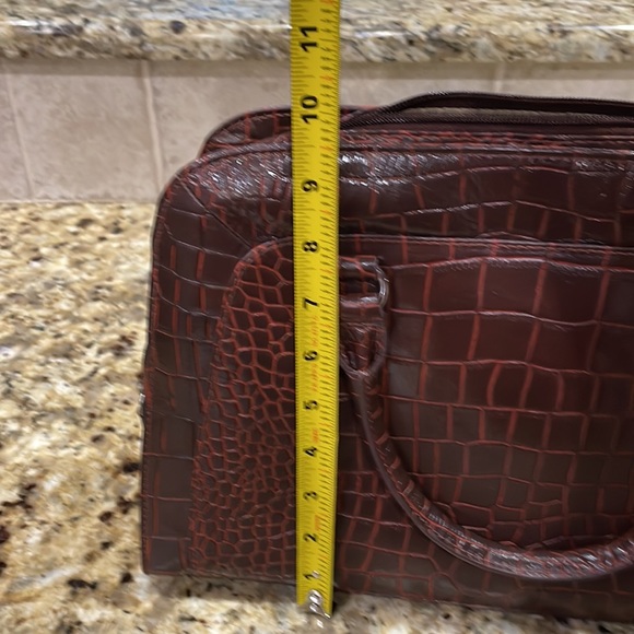 Beautiful Croc embossed genuine leather purse.  OS - Picture 10 of 11